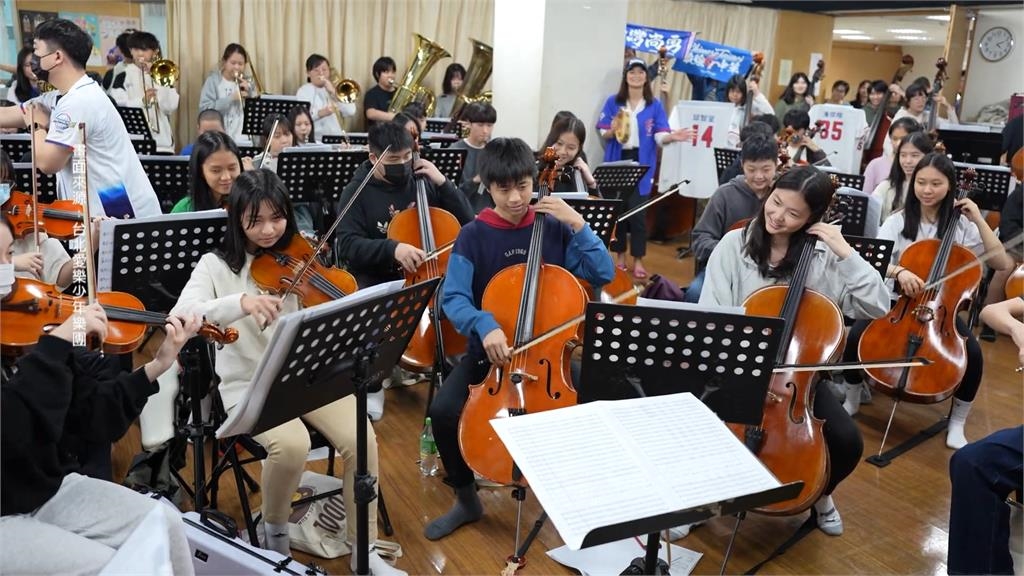 世界冠軍變帶貨王! 「Team Taiwan黑帽T」預購突破八千件