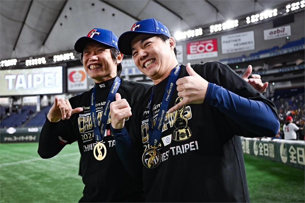 快新聞/聽總統的話! 郭俊麟迪士尼單膝下跪「求婚」陳冠宇:他說好欸