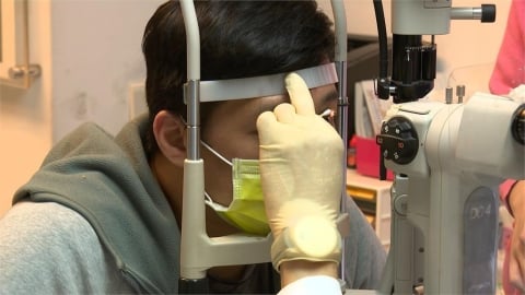 眼睛霧霧看不清？　健保統計年輕型白內障患者年增30％