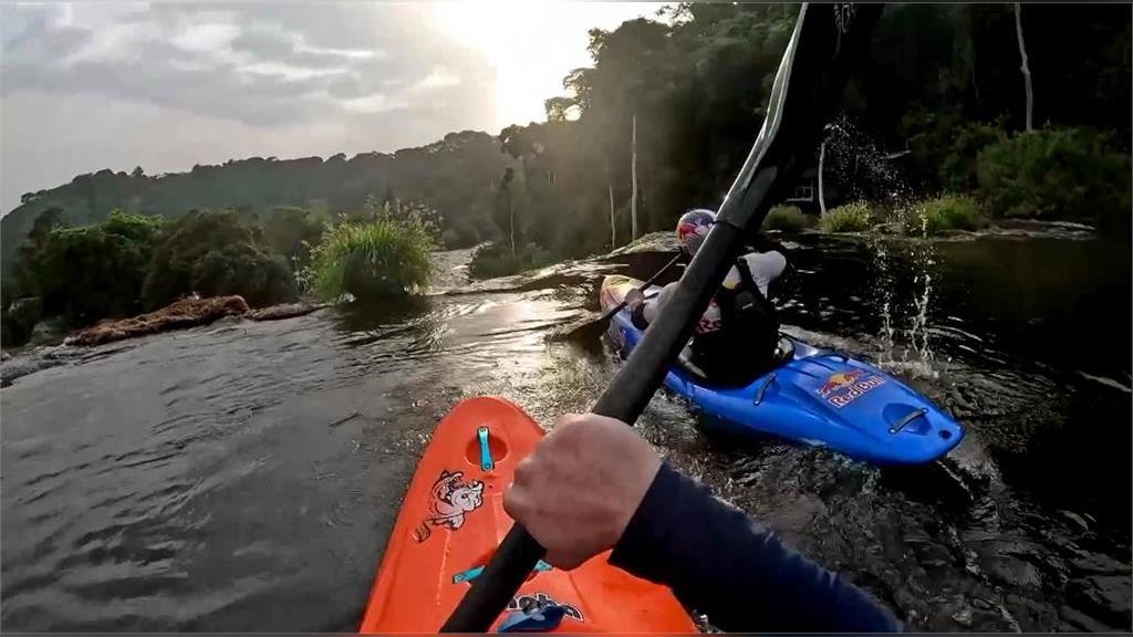 體育綜合(影)/4國激流獨木舟高手聯手征服伊溫多河　空拍機留下驚險畫面