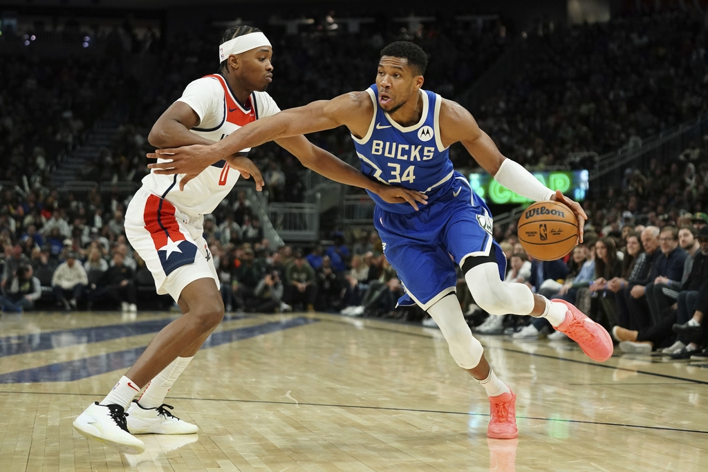 NBA(影)/字母哥超狂42分12籃板11助攻大三元!率領公鹿最近9戰拿下8勝