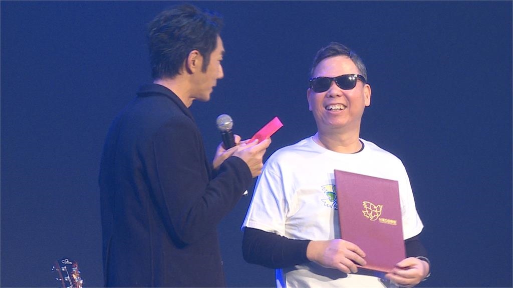 李李仁擔任公益音樂會嘉賓 用暖心歌聲為弱勢朋友獻上祝福