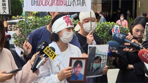 怒控醫師兒遭波波醫師霸凌輕生　母到醫院痛哭抗議