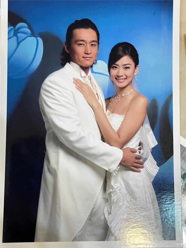 洪小鈴無預警宣布和張天霖結婚了!曝雙喜曬超音波照「三人成行必有我師」