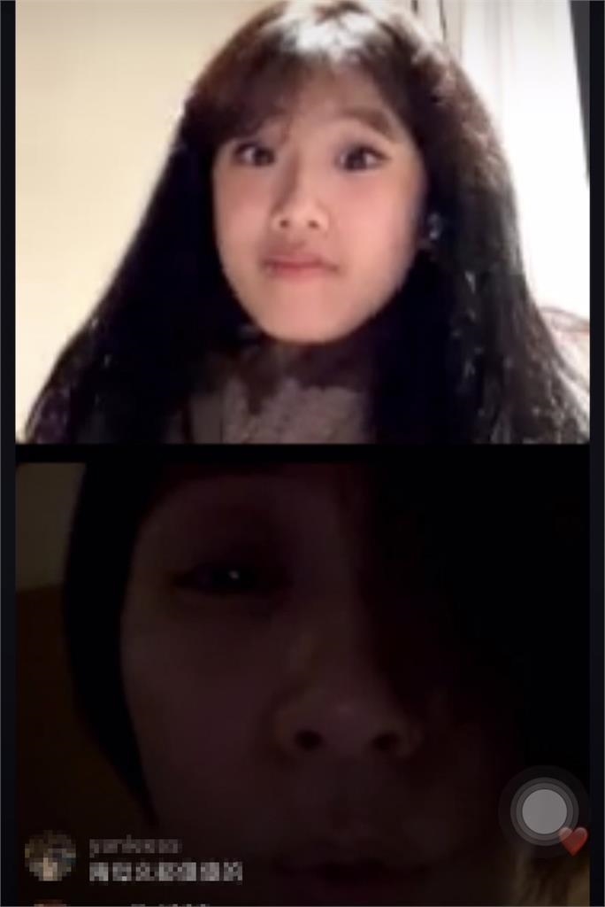 梧桐妹開直播出賣賈靜雯素顏！50歲真面目「眉毛消失了」全網熱當：哇