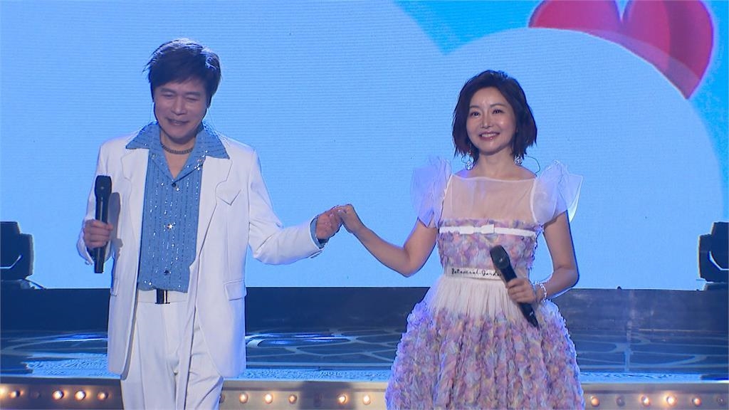 洪榮宏走過憂鬱症低潮　攜手愛妻上綜藝節目金曲連發