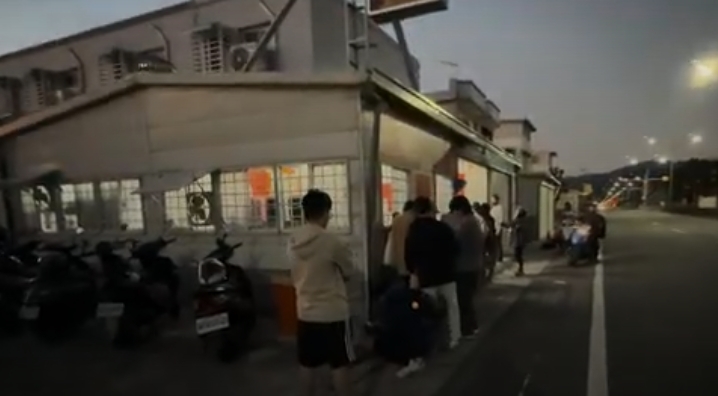 快新聞／林昱珉母親早餐店今發50份免費早餐　民眾天未亮排隊搶「冠軍味道」