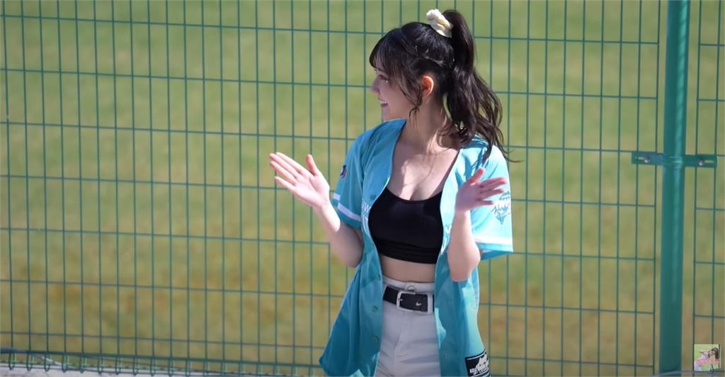 PS女孩「最頂預備生」撞臉三上悠亞！球場「挺出流量密碼」網嗨：太會藏