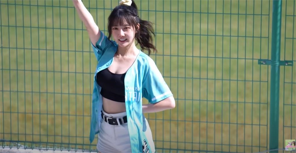 PS女孩「最頂預備生」撞臉三上悠亞！球場「挺出流量密碼」網嗨：太會藏