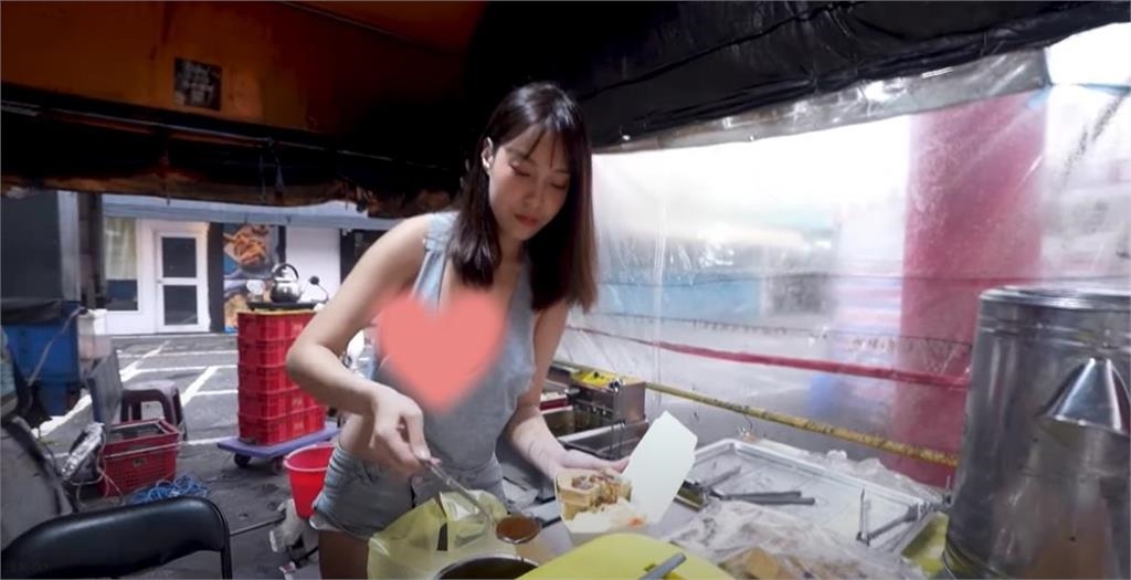 臭豆腐店正妹紅到日本！「清涼照流出」日網友甜喊：請問哪裡可以買