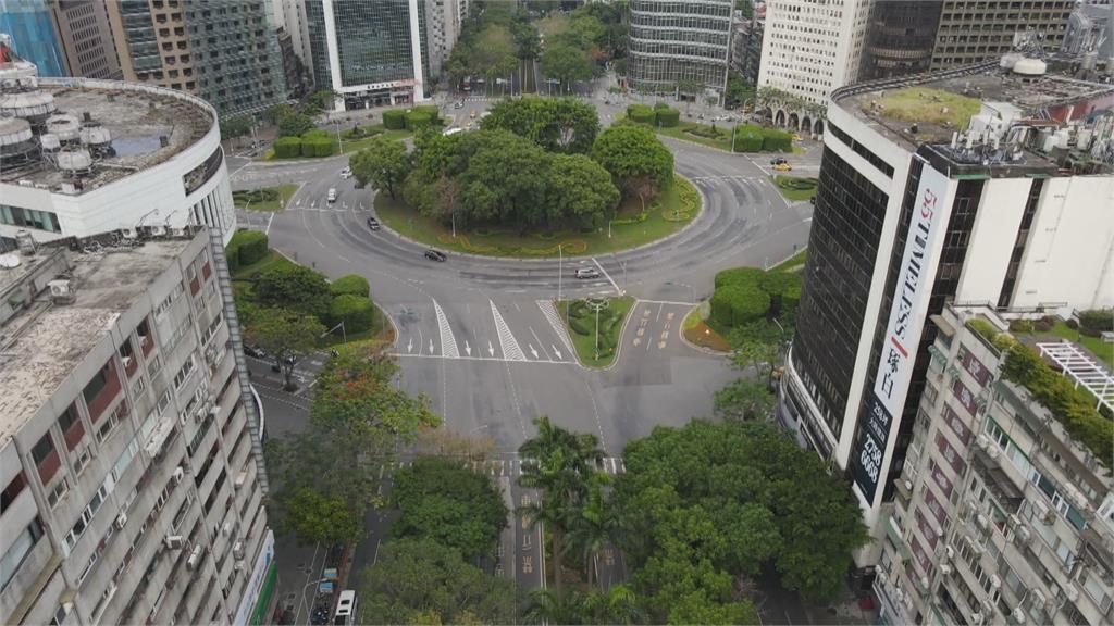 60年代仁愛圓環的「老照片」竟有滿滿未來感?網嚇傻:像科幻電影場景