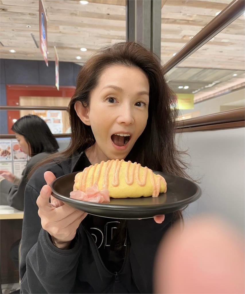 一開threads見「素顏妹嗑蛋包飯」竟是葉全真!網嚇壞:真的是本人