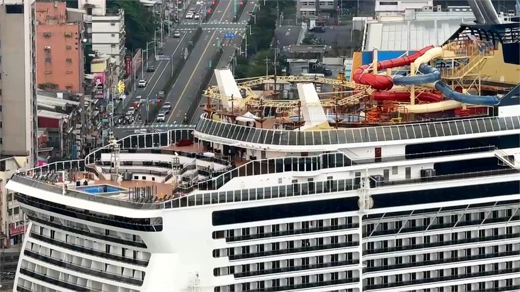 榮耀號引擎故障「停靠那霸」　旅客將改搭飛機返台