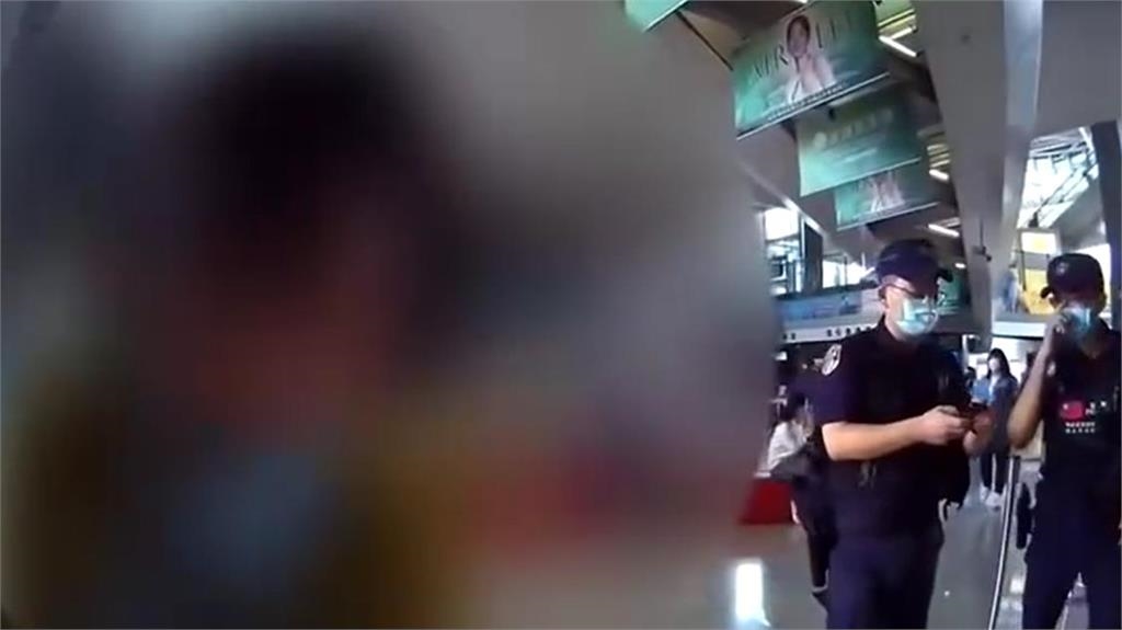 2女高鐵車廂起口角!她疑1舉動惹怒媽媽「當眾倒水淋頭」影片曝光