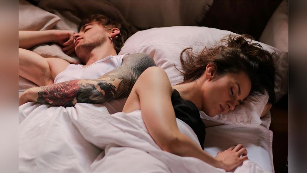 男朋友睡著後散發「屍臭味」！刷牙漱口全沒用…網急喊：疾病前兆