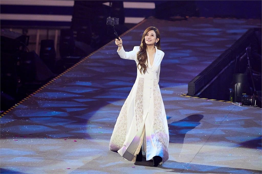 IG、臉書全消失!梁靜茹手滑上傳「46歲素顏」大嬸夾頭流出