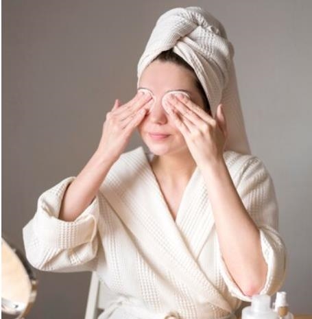 驚！阿姨眼瞼竟藏滿螨蟲　醫傻眼：竟是「1個」清潔習慣被忽略了