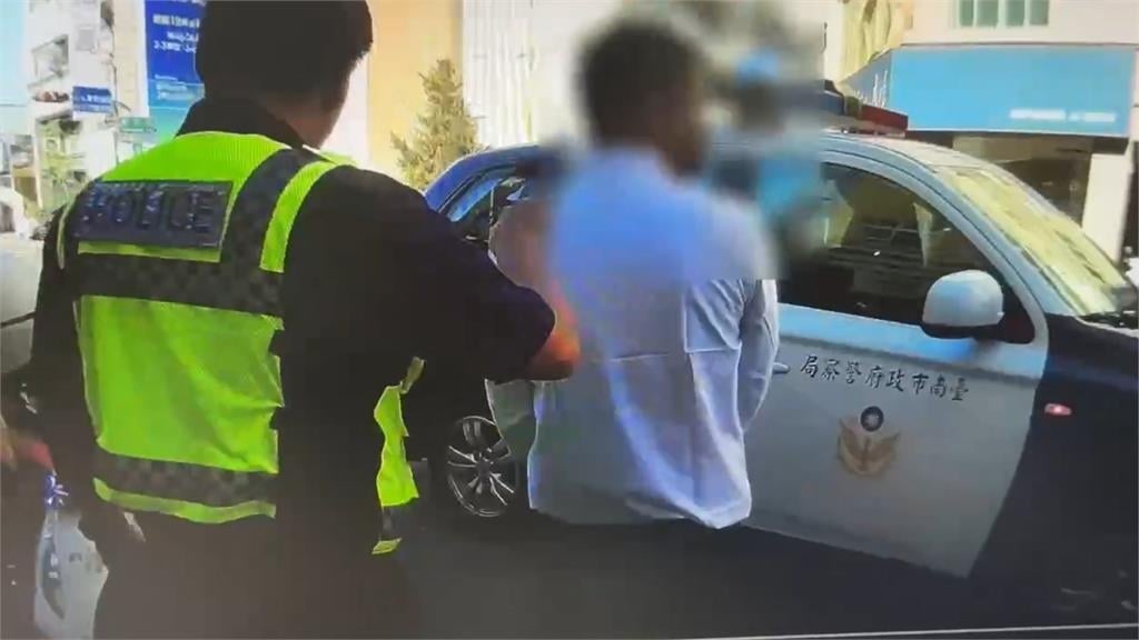 被假檢座騙2次…譚艾珍「郵局領110萬被攔下」關鍵畫面曝！警秒逮車手