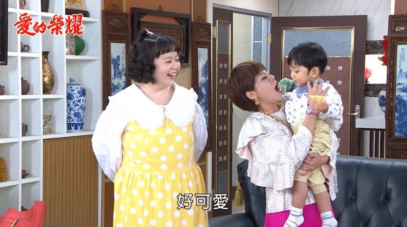 好久不見《愛的榮耀》童星小太陽長大了！燦笑合體「新禮物」勾網友回憶