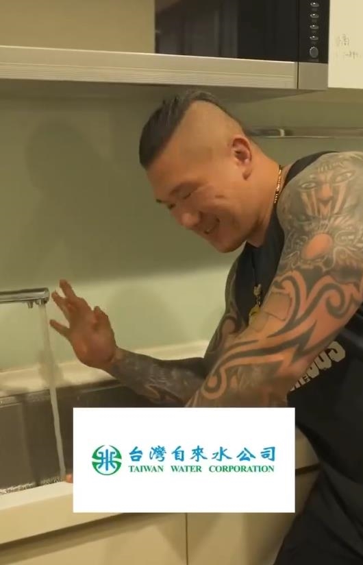 館長昔嗆愛抵制「大家都別吃」　拍地圖炮開箱「加碼3狂舉」：歡迎拒用