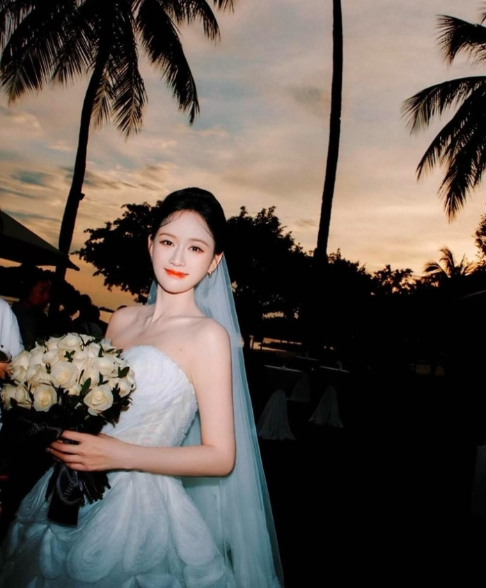 陳喬恩深夜滑到「自己婚紗照」震驚:被美到了!粉絲笑翻:天生麗質不用慌