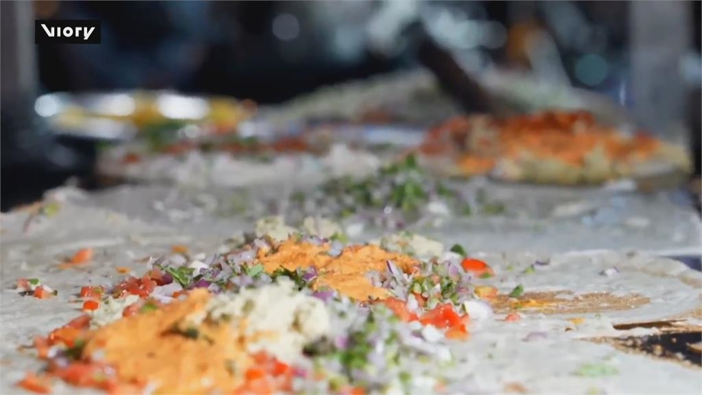 5分鐘可做25份！　印度式可麗餅師傅網路爆紅