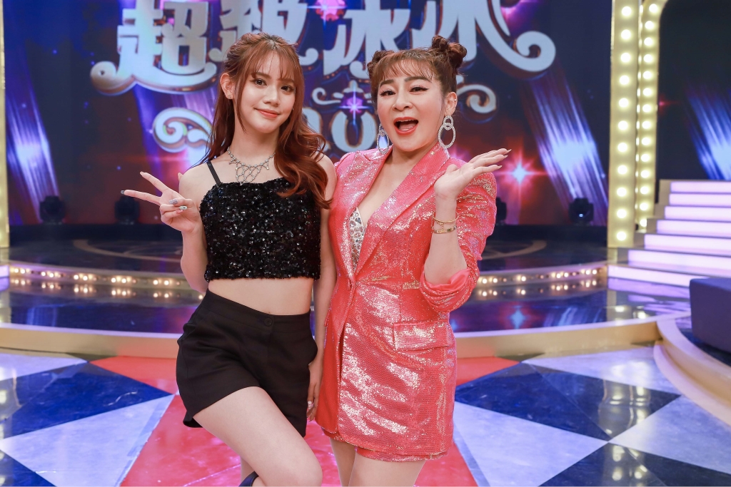 「最美星二代」溫馨接送!王彩樺曝女兒暖心駕駛照 網友嗨求上車:以後換我開