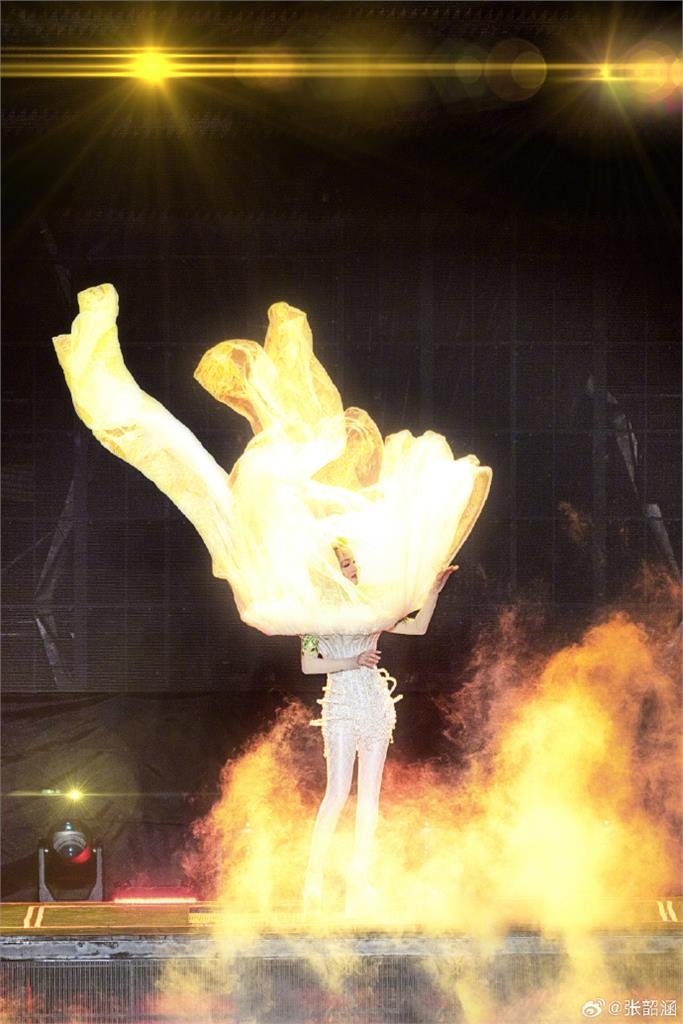 張韶涵中國演唱會「2度低溫」硬撐開唱!這幕網心疼:別生病了