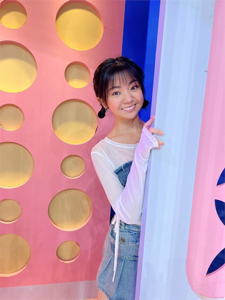 《俗女》小嘉玲馬甲底下大透明!一坐下「驚人比例」震撼千網:長大了