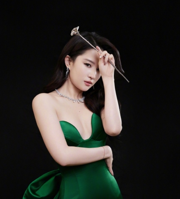 神仙姐姐劉亦菲「愛豆時期」畫面被挖出!「勁歌熱舞」不輸當紅女團