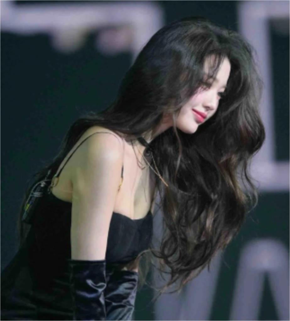 港風大波浪女神竟是張員瑛!一彎腰「12頭身極致體態」霸氣側漏