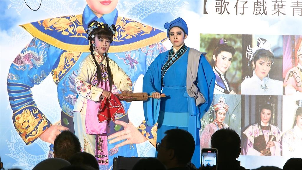 77歲歌仔戲天王葉青現身！　認機場"坐輪椅"原因曝光　