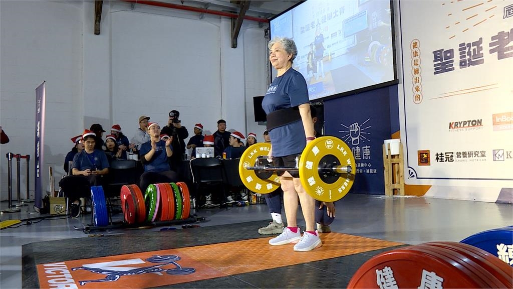 銀髮長者也瘋「健身」？　92歲健力阿嬤硬舉震撼全場