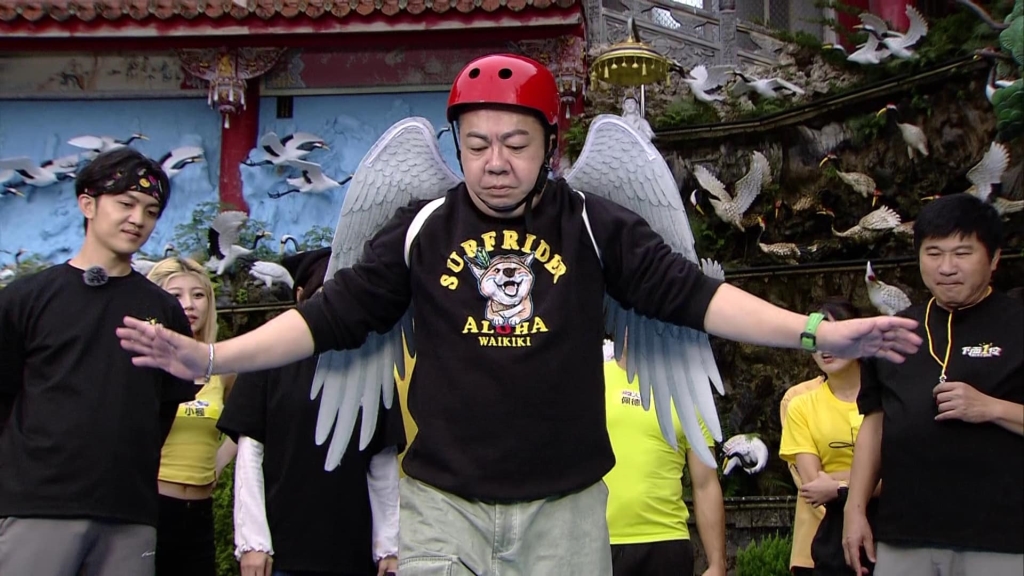 董至成錄影爆出意外！從高處摔落畫面曝光 全場藝人緊急救援