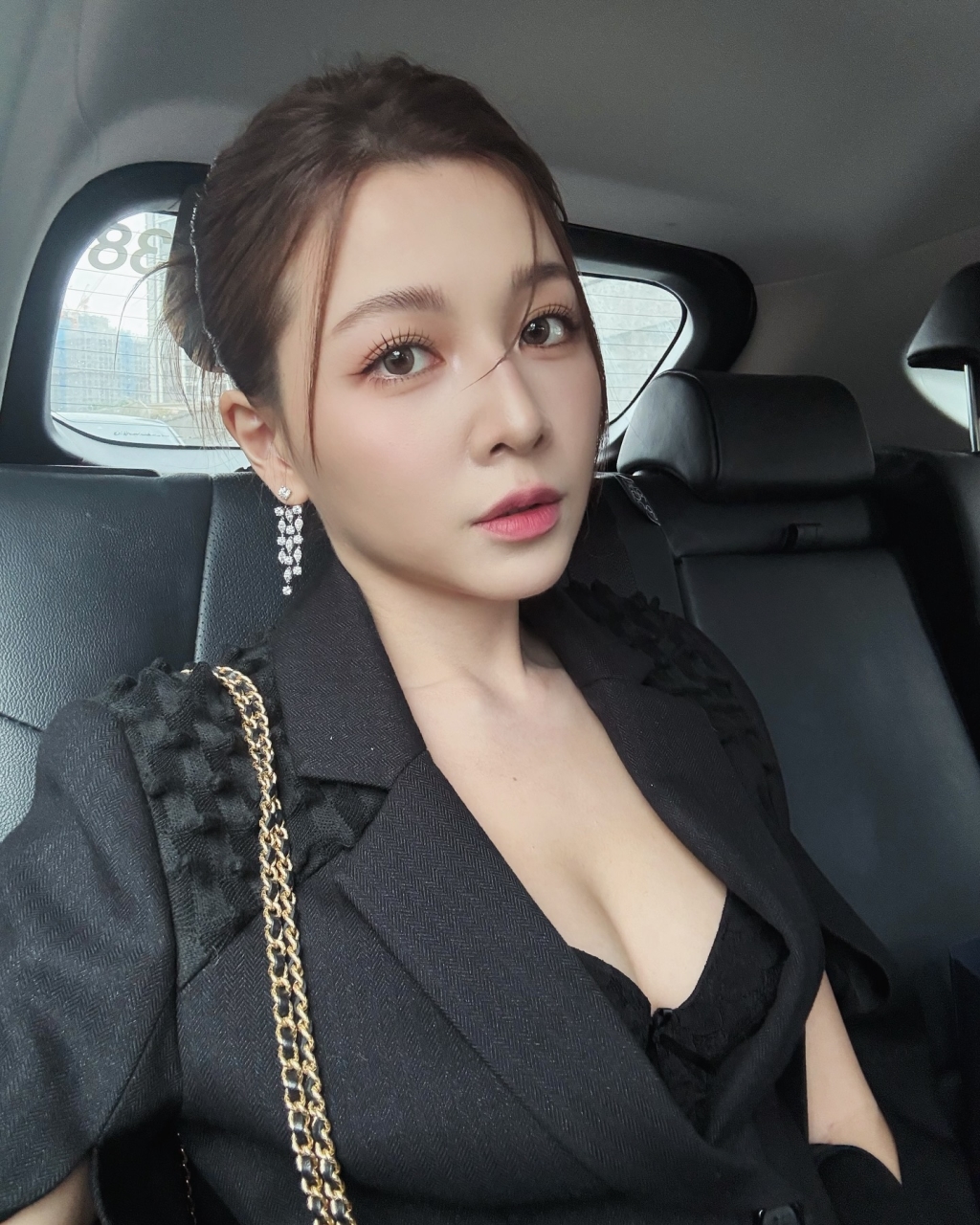 謝京穎、賴芊合都遭殃！聖誕交換「怪」禮物　拆開見「成人用品」余祥銓哭笑不得！