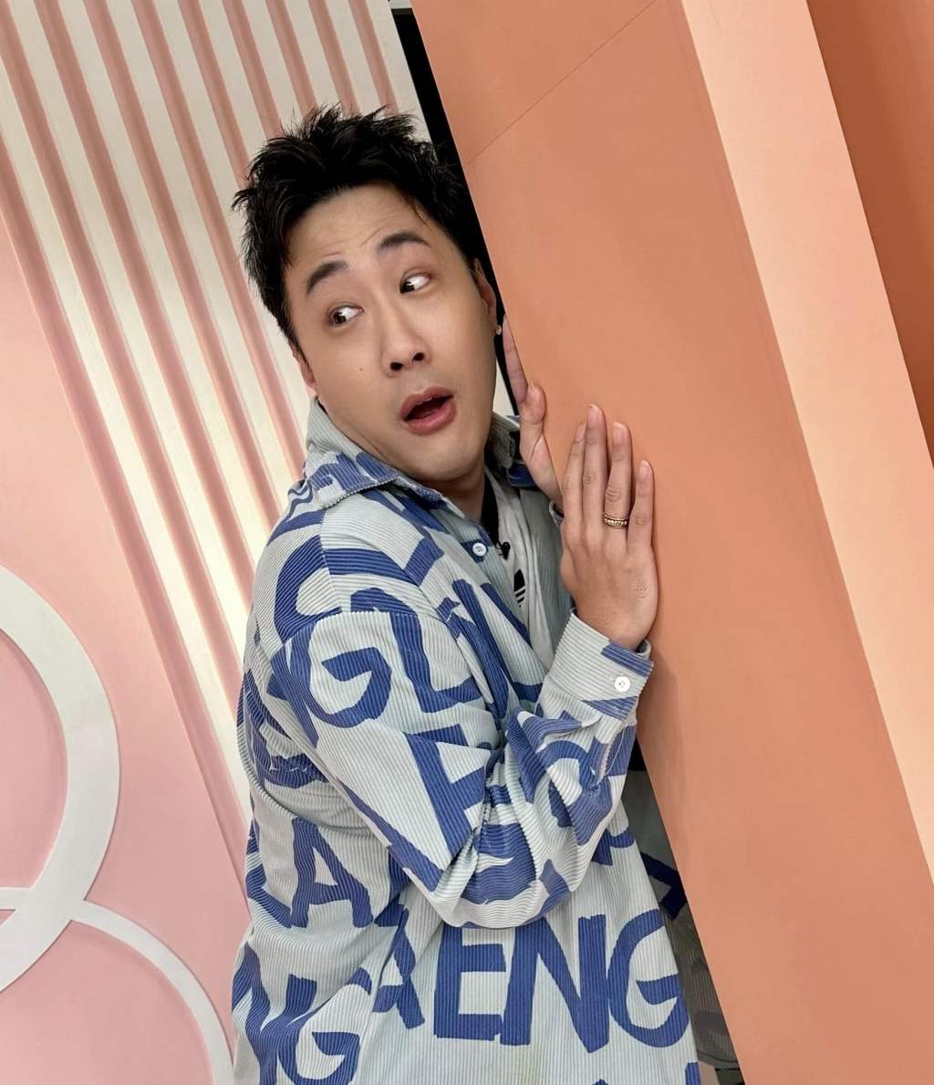 謝京穎、賴芊合都遭殃！聖誕交換「怪」禮物　拆開見「成人用品」余祥銓哭笑不得！