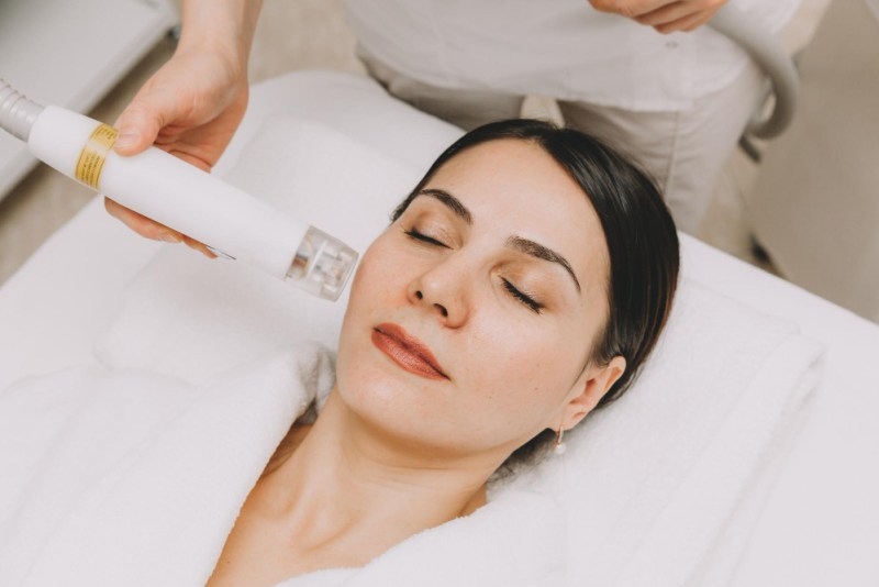 韓國醫美大勢爆品「麗珠蘭」登台！該選手打、機打還是塗抹？醫師這樣說