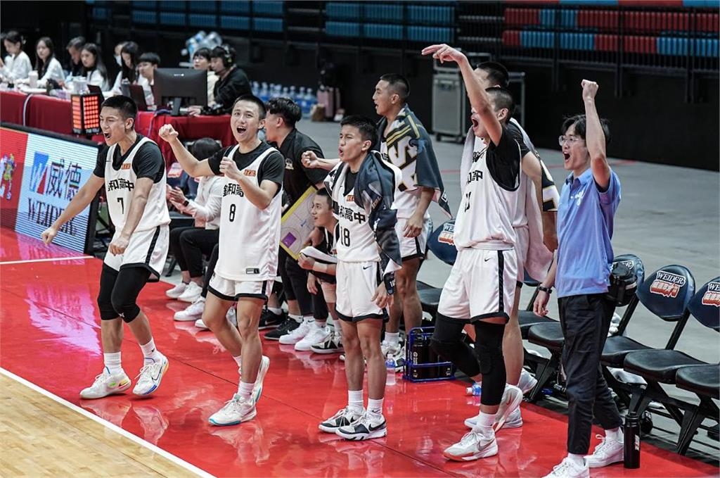 HBL(影)／「混血王子」歐瑞克狂抓籃板+扣籃　錦和高中大勝彰縣成功高中晉級8強