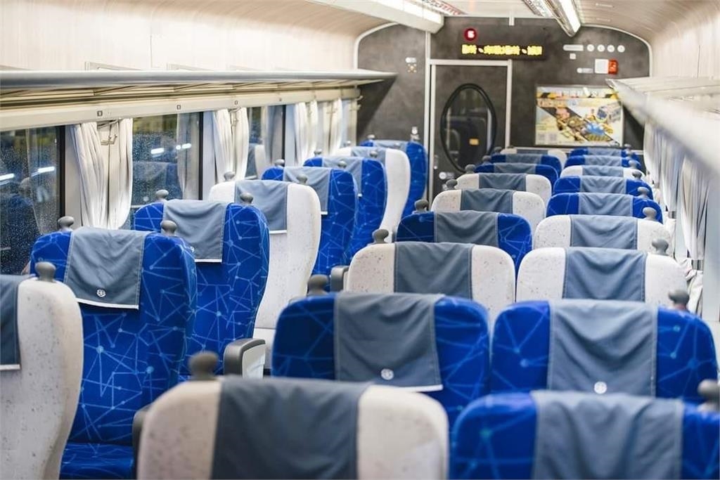 台鐵乘客按「1裝置」嫌車廂太熱！列車長用「高級酸」3次回應獲全網讚翻