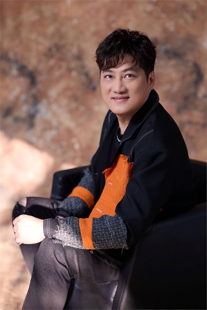 李炳輝才接尾牙「中風妻」又意外摔傷!芒果歌王楊哲「1舉動」超暖!