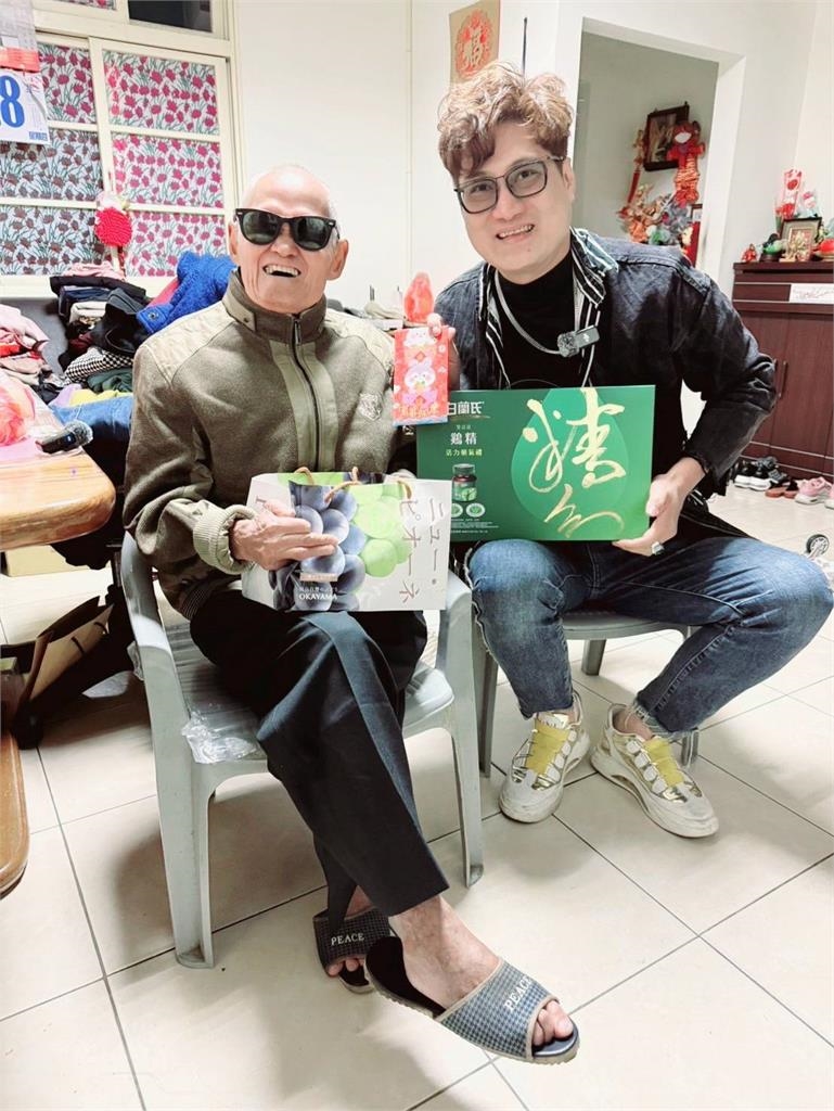 李炳輝才接尾牙「中風妻」又意外摔傷!芒果歌王楊哲「1舉動」超暖!