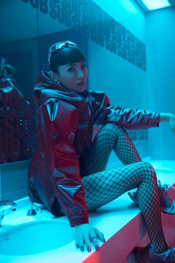 楊祐寧開口唱壓力爆汗 魏如萱幫他展現自我 殺青樂呼「玩開了」