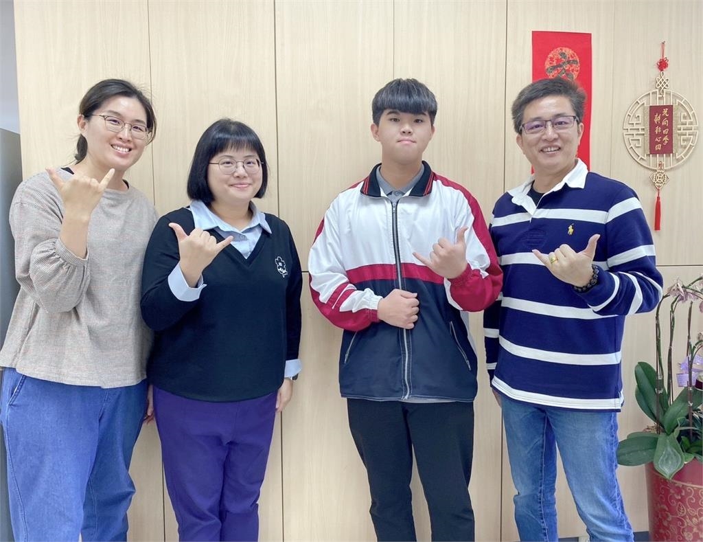 六龜高中創校第一人 翼友福不畏逆境上台大