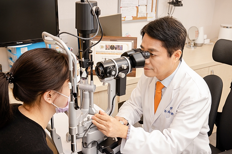 林鴻源醫師在眼科教育與技術傳承中也強調，每位患者的眼睛都獨一無二，醫師需貼近患者的用眼需求。