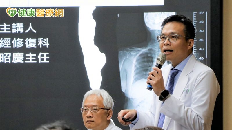脊椎側彎害腰痛、寸步難行 AI微創「截彎取直」重拾行動力