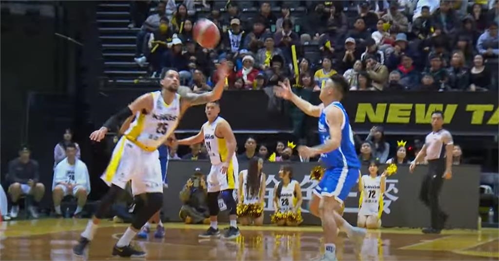 「辣妹球迷」IG被神出超狂身份曝！好友遭酸她反擊獲讚：三觀比五官還正