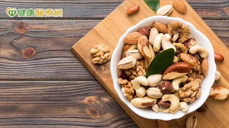 冬天易便秘如何解？英國醫師推4食物助排便　「它」還能降大腸癌風險！