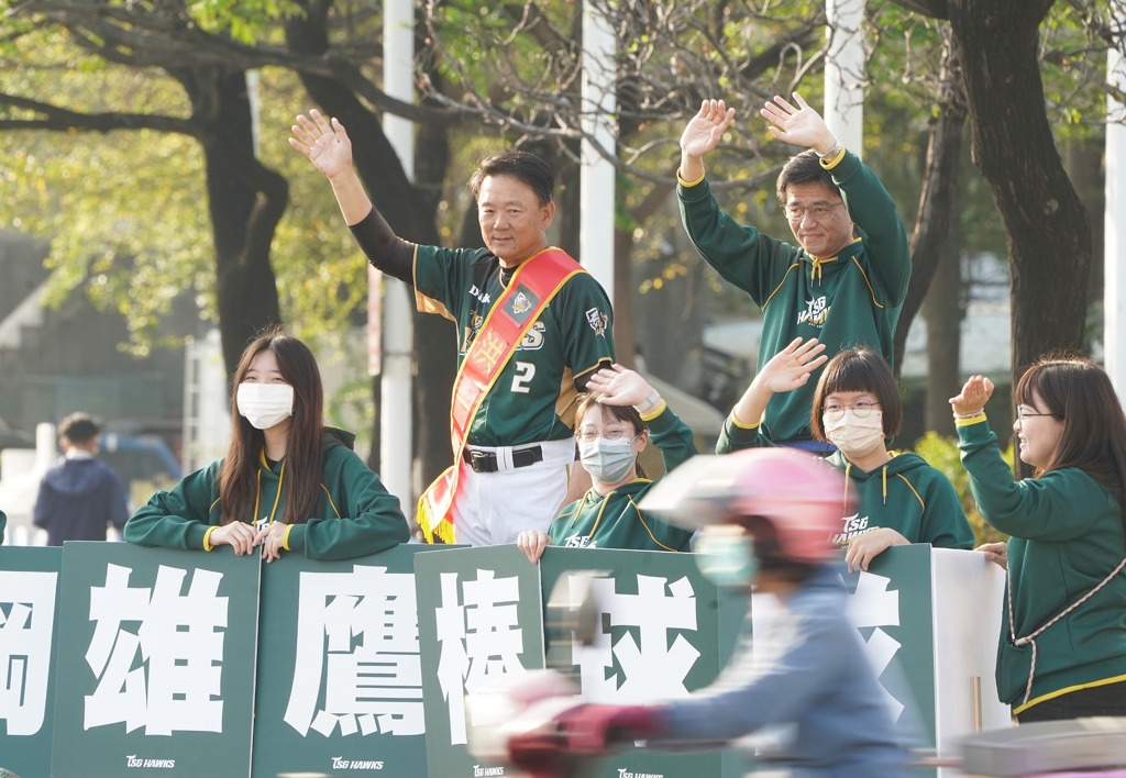 中職／新年延續掃街感動！高雄人挺高雄隊　台鋼雄鷹推「路口計劃2.0」