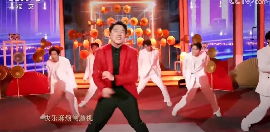 消失台灣10年！王耀慶央視唱跳「勒出一團肉」超尬表演網嚇爛：也太油
