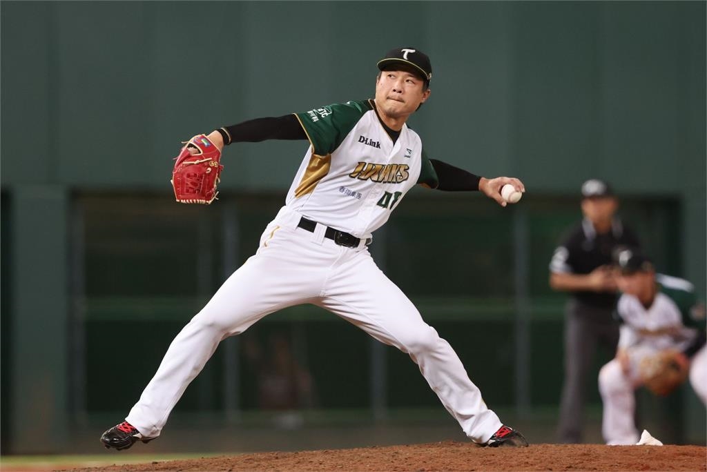 中職／富邦大補強簽下7人　中繼王回歸增添牛棚戰力